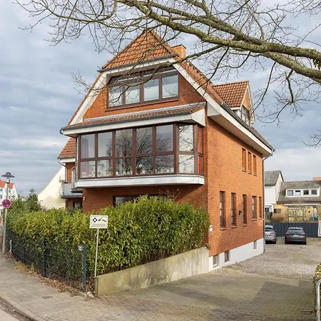 Strandstrasse 2 Treibgut * Laboe